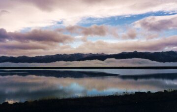 Jedno z licznych jezior lodowcowych w drodze do Mt. Cook.