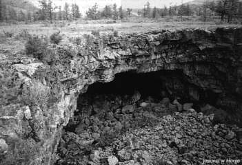 Entrance to Cave in Horgo, photo: A. Wojton