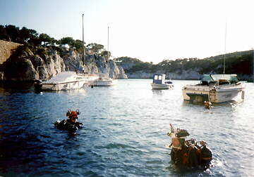 Polish divers in Cassis Yacht Port